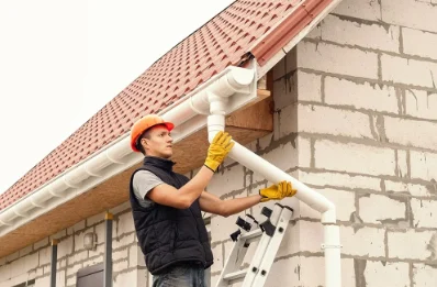 Pose et remplacement de gouttières à Cardesse